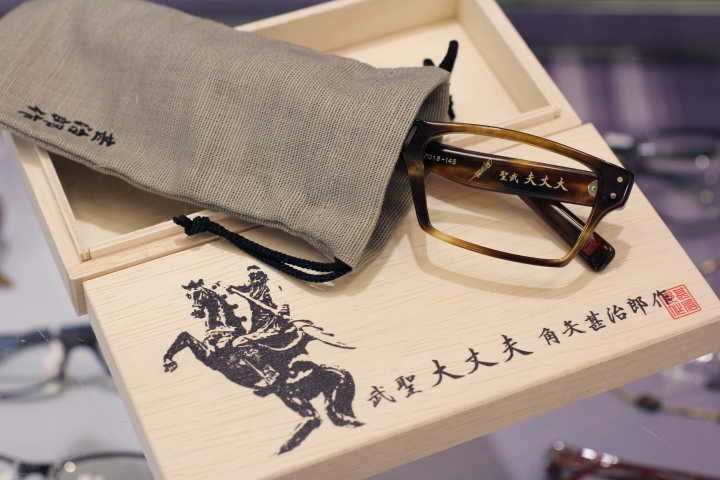 驚豔！角矢甚治郎作手工眼鏡 破天荒台灣府城【武聖大丈夫】150本限定版