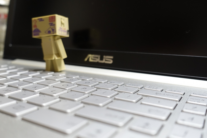 簡單開箱文UX501