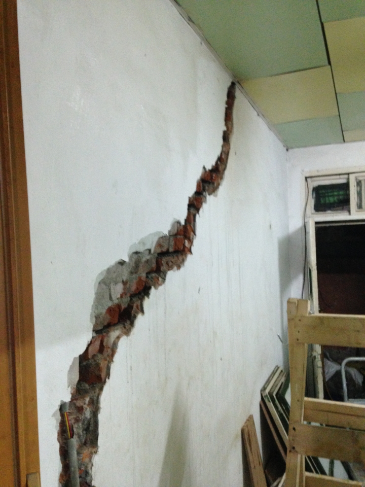 【DIY】翻修一間屋齡比自己還老的房屋《05/03更新》(現在打算全部整理好再分享！謝謝！)