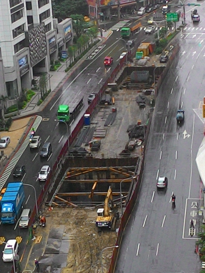 [2015.9.17 照片更新] 淡金路(登輝大道) 輕軌工程進度