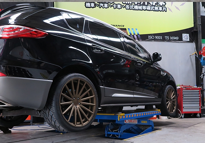 Luxgen U7 Turbo + VOSSEN VFS2  22"大腳分享