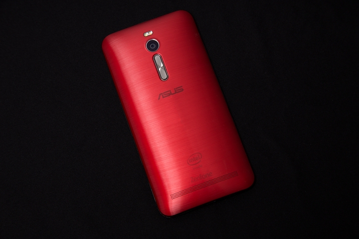 ASUS Zenfone2 4GB版本，CP值高的沒天理，人手一支不寂寞