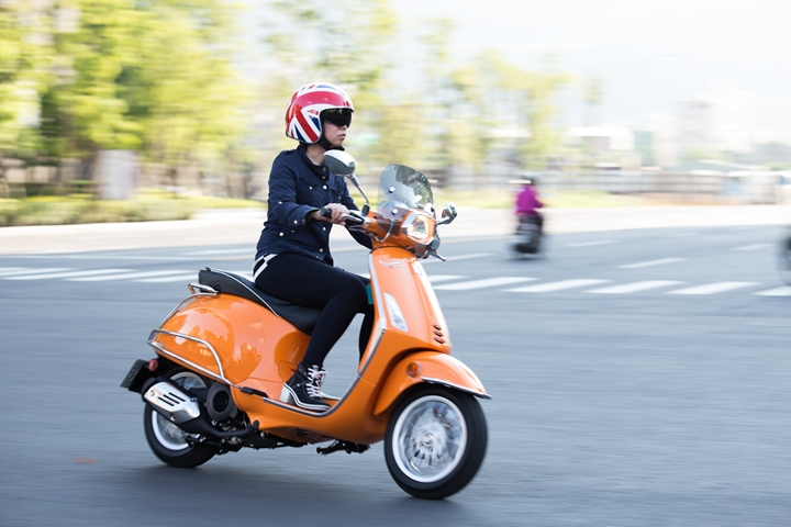 Vespa Sprint 125 女友的小夢想，外加懶人洗車的好幫手，6H石英結晶鍍膜一次搞定