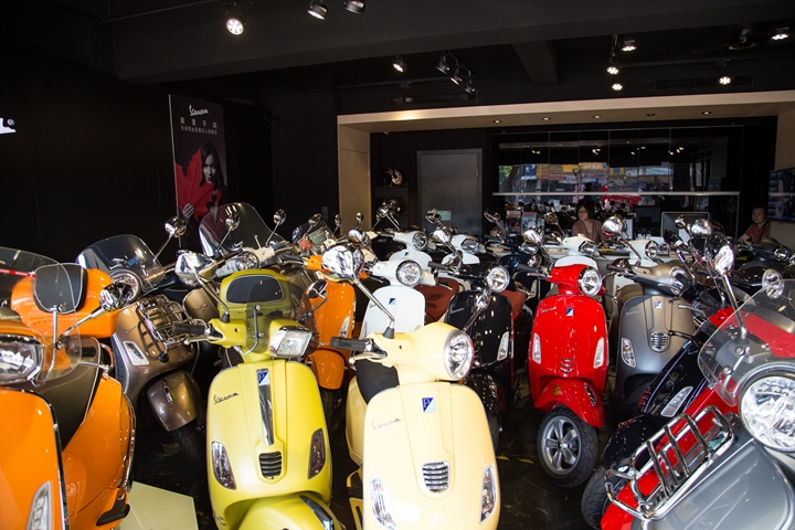 Vespa Sprint 125 女友的小夢想，外加懶人洗車的好幫手，6H石英結晶鍍膜一次搞定