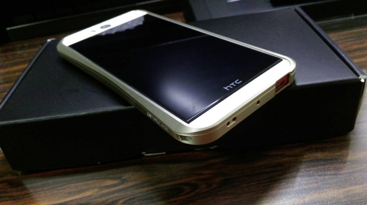 HTC Desire EYE DEVILCASE 惡魔鋁合金保護框 (金色) 開箱