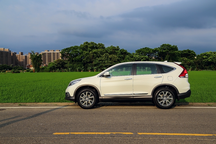 【簡單開箱】2015 HONDA CR-V 2.4VTi-S 開箱_新增1000km保養及油耗分享