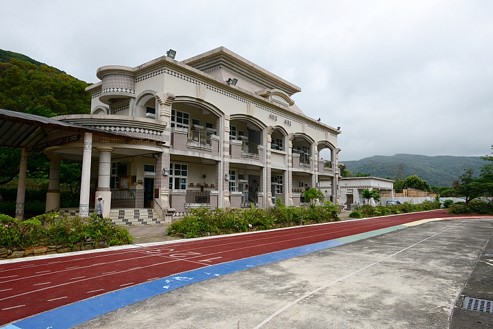 高士國小野牡丹花盛開，歡迎您住宿，一早醒來展開美麗的一天。