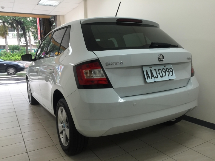 [開箱]-簡單開箱-FABIA-1.2-TSI-月光白