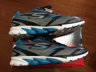 開箱----第一雙SKECHERS GO RUN4