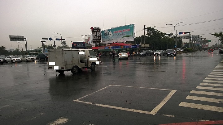 今天下班發生車禍了(Mitsubish Delica vs. Toyota Wish)