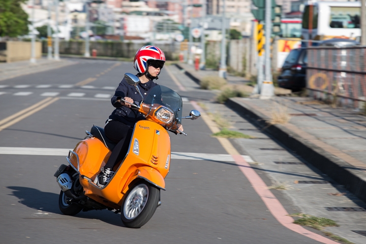 Vespa Sprint 125 女友的小夢想，外加懶人洗車的好幫手，6H石英結晶鍍膜一次搞定