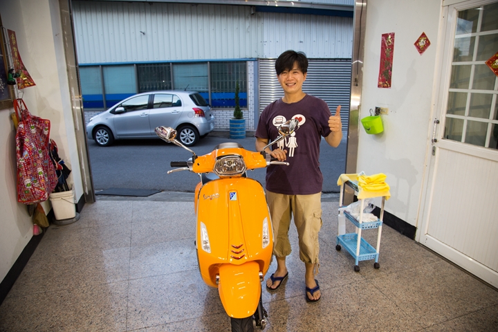 Vespa Sprint 125 女友的小夢想，外加懶人洗車的好幫手，6H石英結晶鍍膜一次搞定