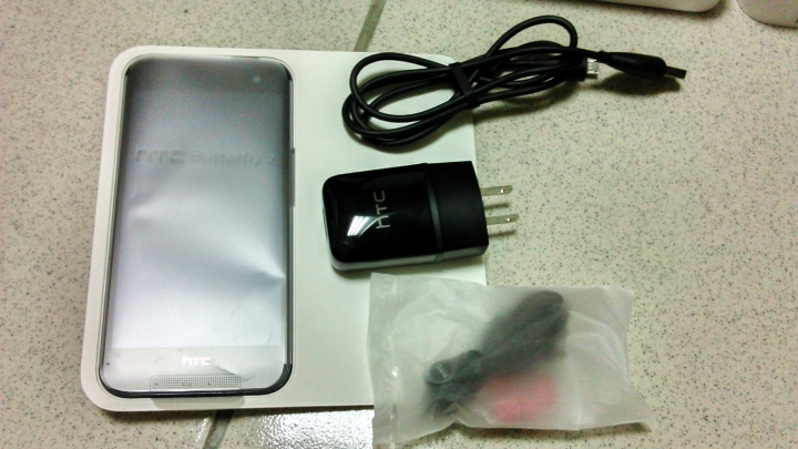 HTC butterfly 2之我的藍蝶~[開箱]