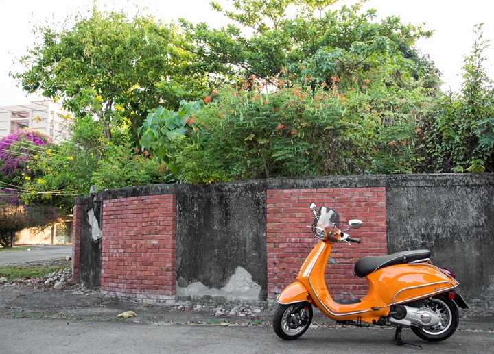 Vespa Sprint 125 女友的小夢想，外加懶人洗車的好幫手，6H石英結晶鍍膜一次搞定