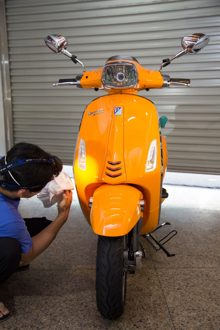 Vespa Sprint 125 女友的小夢想，外加懶人洗車的好幫手，6H石英結晶鍍膜一次搞定