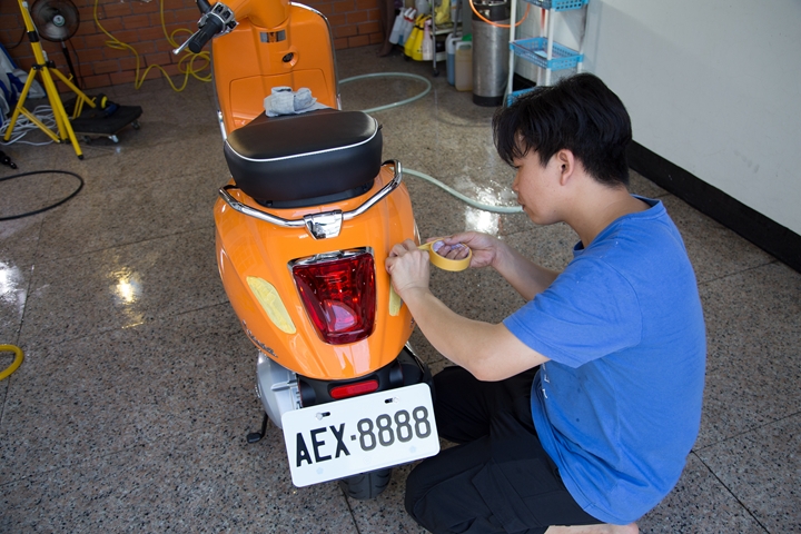 Vespa Sprint 125 女友的小夢想，外加懶人洗車的好幫手，6H石英結晶鍍膜一次搞定