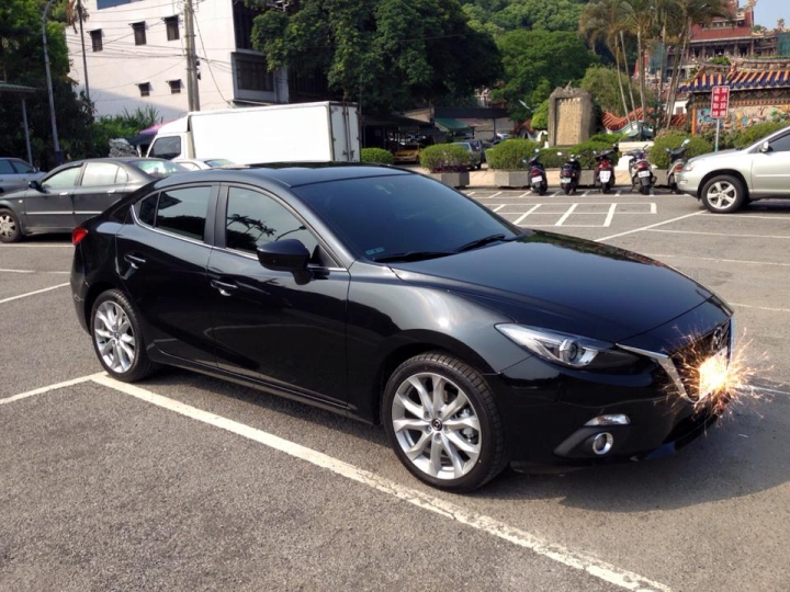 2015 All New Mazda3 頂級黑色4門 簡易開箱(圖)