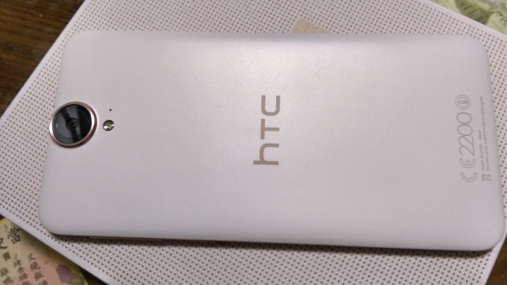 「開箱」One E9+與蝴蝶2簡單比較以及Sense 7新功能介紹