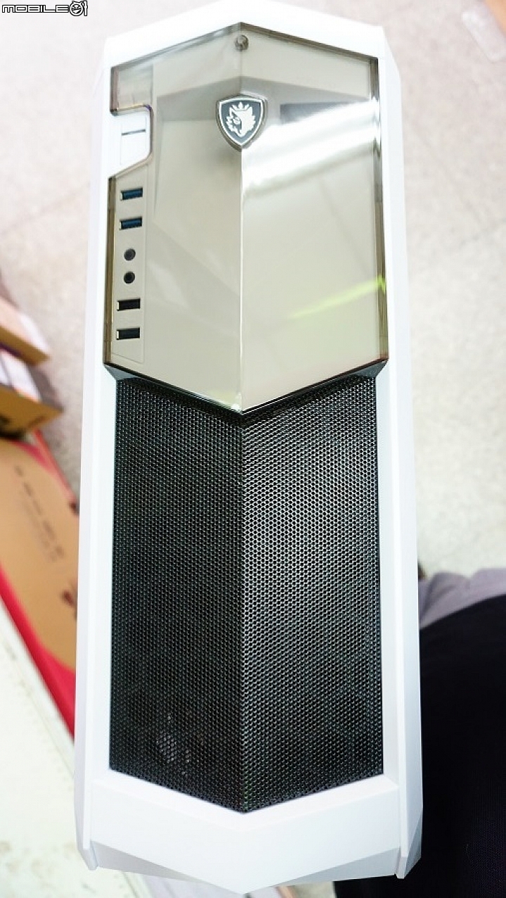 SADES 賽德斯"BAPHOMET 巴風特"機殼開箱介紹