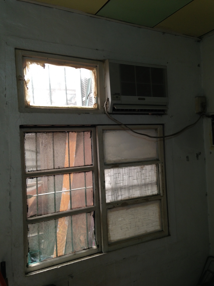 【DIY】翻修一間屋齡比自己還老的房屋《05/03更新》(現在打算全部整理好再分享！謝謝！)