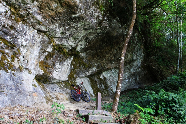 嘉南雲峰下豐山石盤谷單車O型環線
