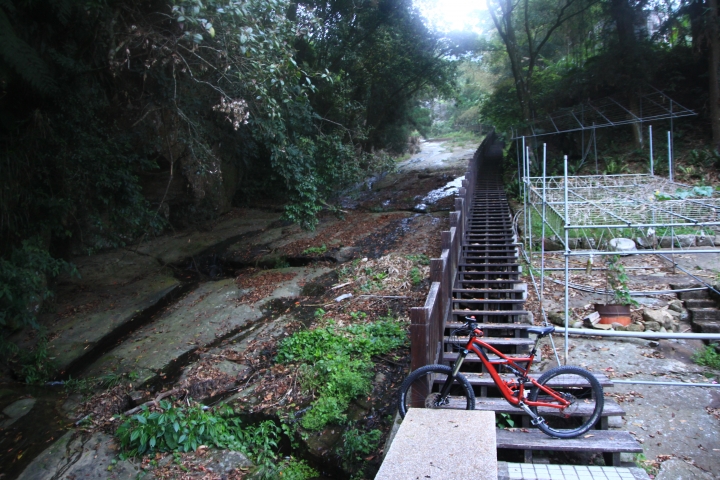 嘉南雲峰下豐山石盤谷單車O型環線