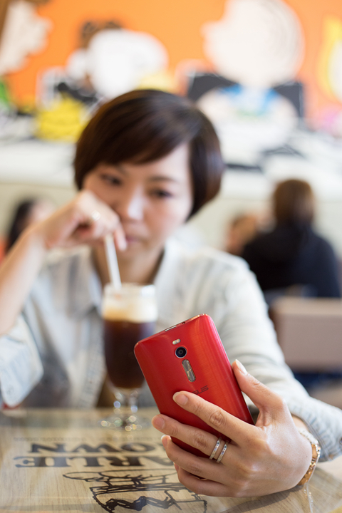 ASUS Zenfone2 4GB版本，CP值高的沒天理，人手一支不寂寞