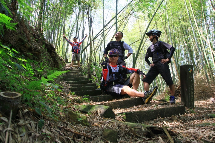 嘉南雲峰下豐山石盤谷單車O型環線