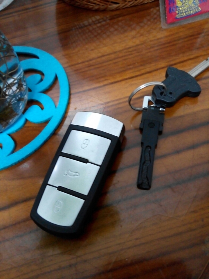 福斯鑰匙遙控如何重新設定？以及這把黑色鑰匙如何使用？