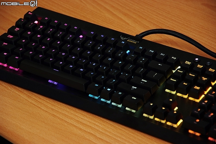 質感與外型兼具之CORSAIR電競鍵盤 - K70 RGB紅茶雙軸分享