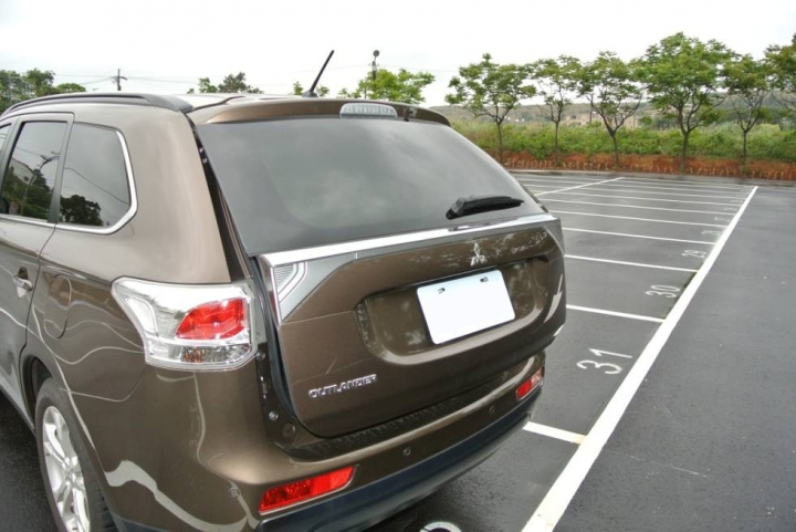 第一次買休旅車，換我來開箱OUTLANDER 7人座尊榮型
