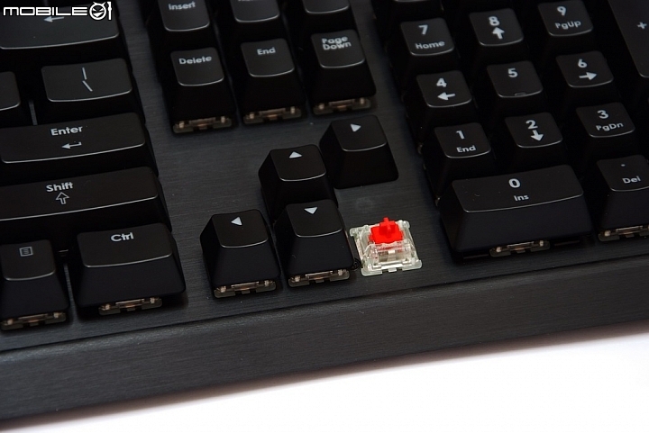 質感與外型兼具之CORSAIR電競鍵盤 - K70 RGB紅茶雙軸分享