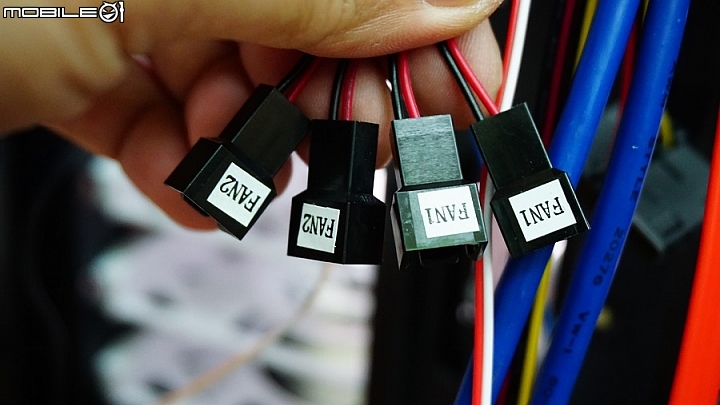 SADES 賽德斯"BAPHOMET 巴風特"機殼開箱介紹