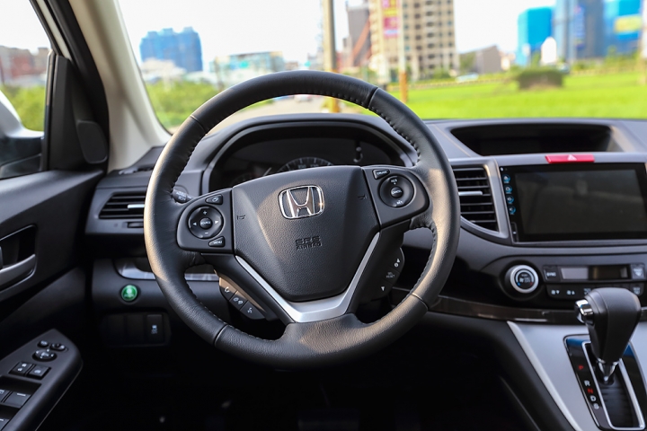 【簡單開箱】2015 HONDA CR-V 2.4VTi-S 開箱_新增1000km保養及油耗分享