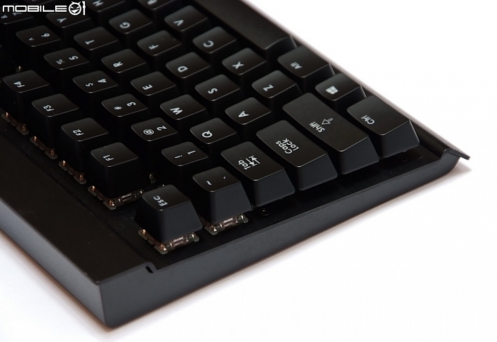 質感與外型兼具之CORSAIR電競鍵盤 - K70 RGB紅茶雙軸分享