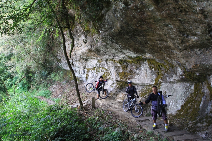 嘉南雲峰下豐山石盤谷單車O型環線
