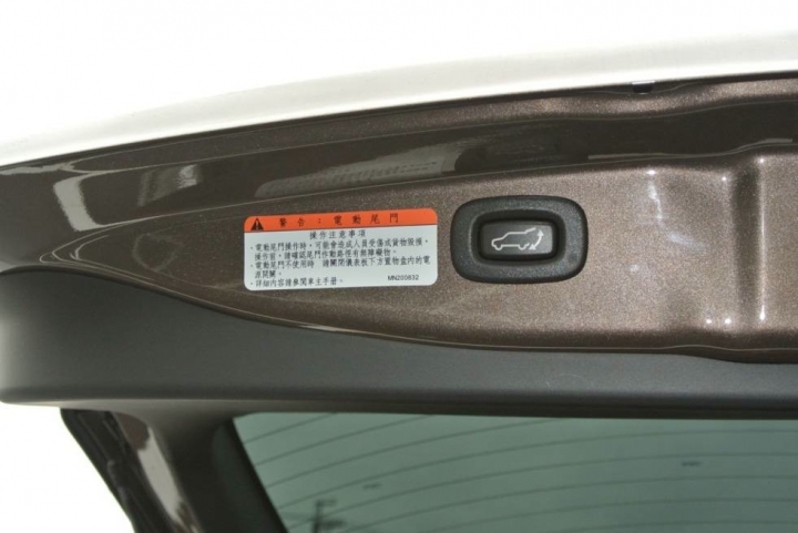 第一次買休旅車，換我來開箱OUTLANDER 7人座尊榮型