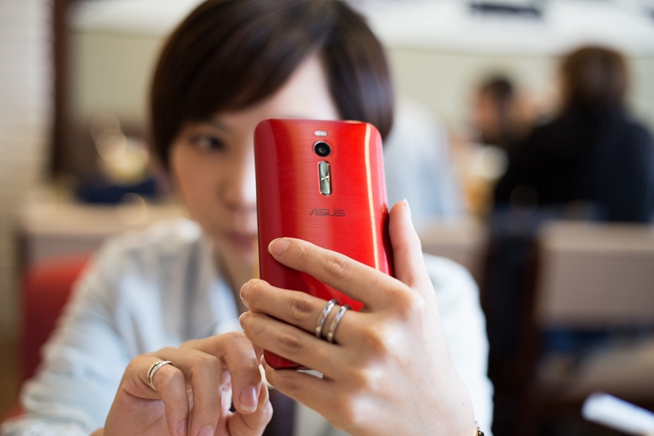 ASUS Zenfone2 4GB版本，CP值高的沒天理，人手一支不寂寞