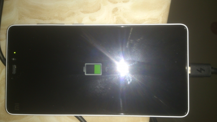 用了兩天，小米手機4i無法充電，用了九天又再次不能充電。