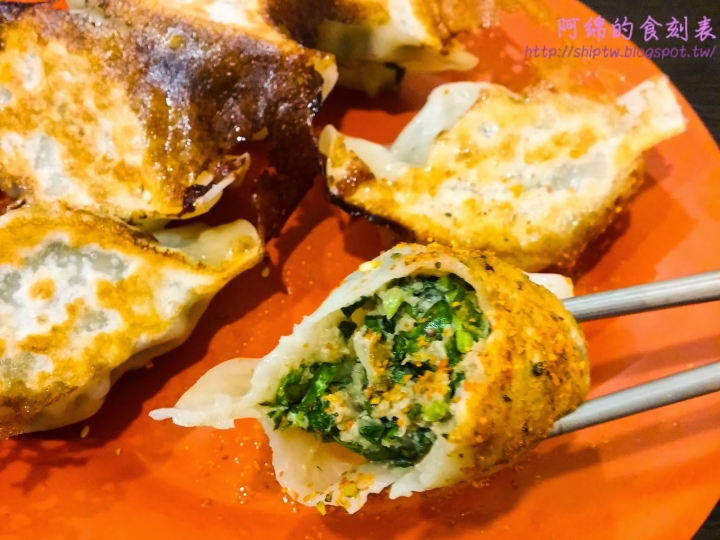 桃園市桃園區 [宇都宮餃子] 爆紅!!九層塔豚燒餃子