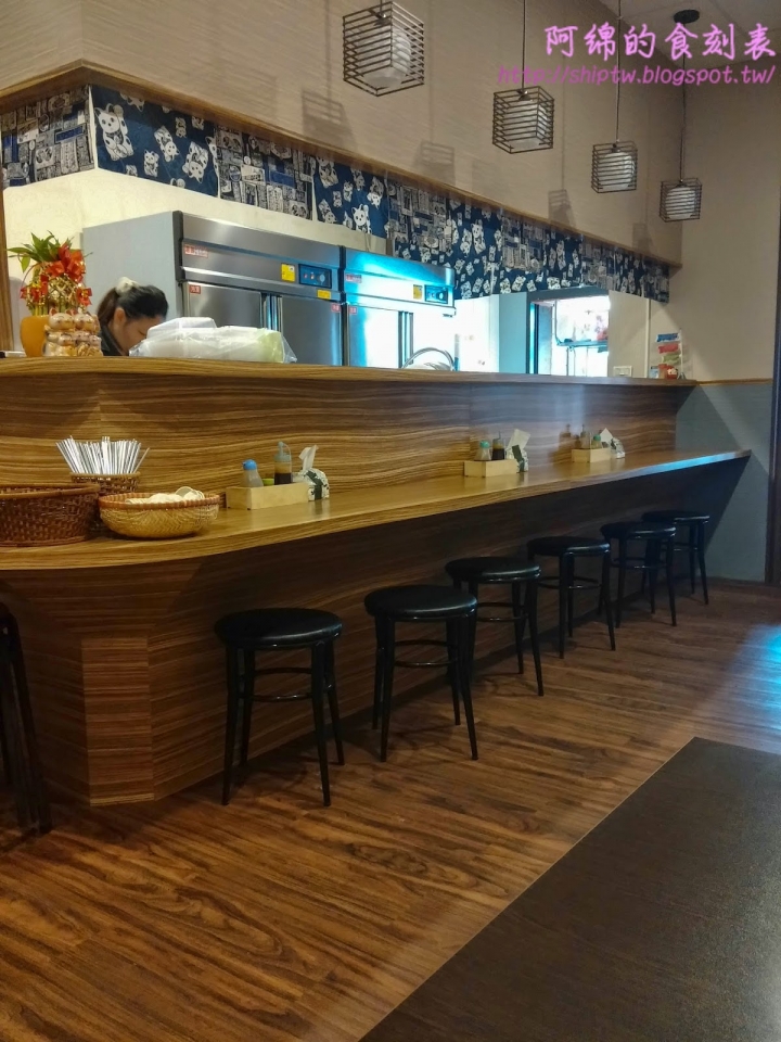 桃園市桃園區 [宇都宮餃子] 爆紅!!九層塔豚燒餃子
