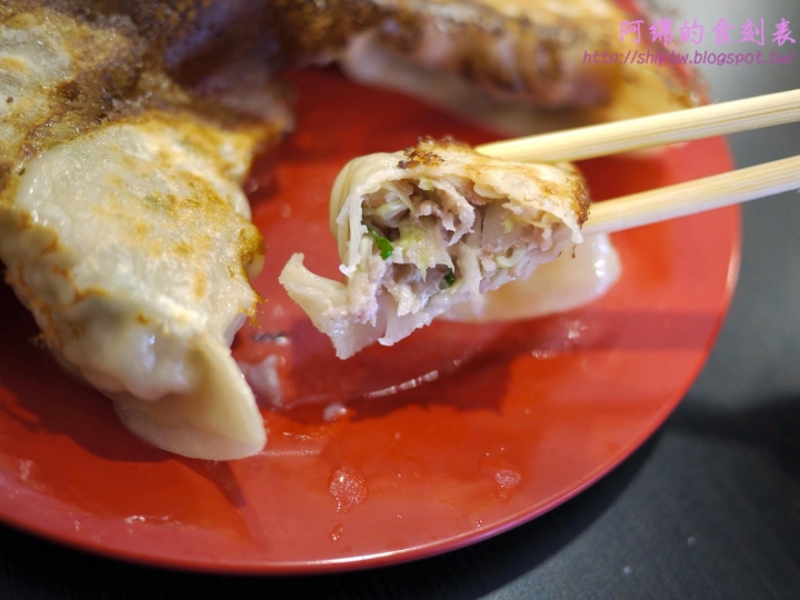 桃園市桃園區 [宇都宮餃子] 爆紅!!九層塔豚燒餃子