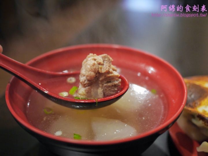 桃園市桃園區 [宇都宮餃子] 爆紅!!九層塔豚燒餃子