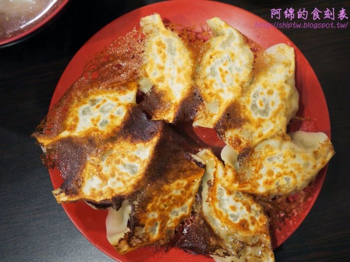 桃園市桃園區 [宇都宮餃子] 爆紅!!九層塔豚燒餃子