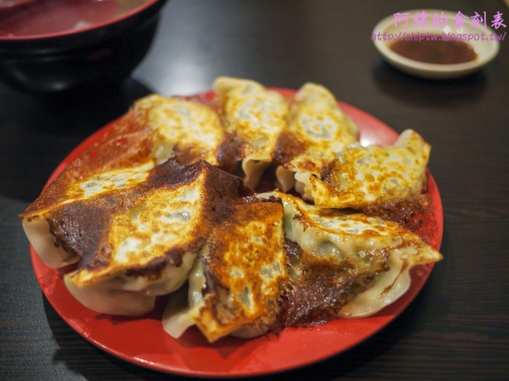 桃園市桃園區 [宇都宮餃子] 爆紅!!九層塔豚燒餃子