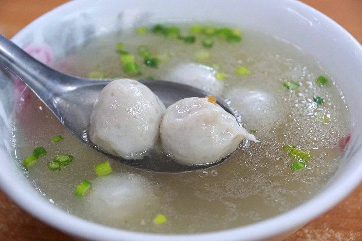 [中西區] 福榮小吃店-阿瑞意麵 ft. 大菜市無人販賣所