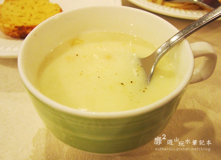 台北~草莓工房 下午茶蛋糕吃到飽(捷運忠孝復興站)