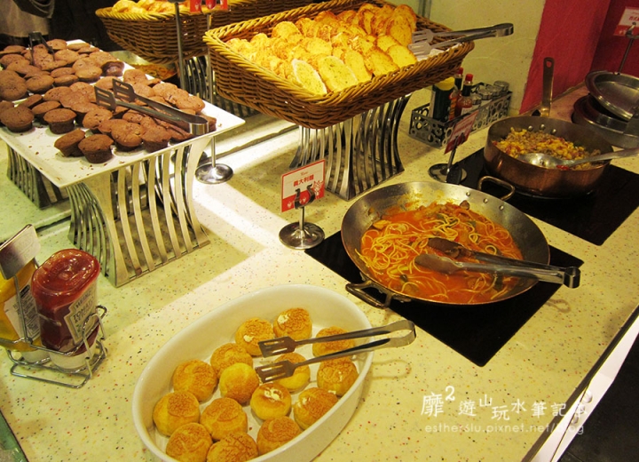 台北~草莓工房 下午茶蛋糕吃到飽(捷運忠孝復興站)