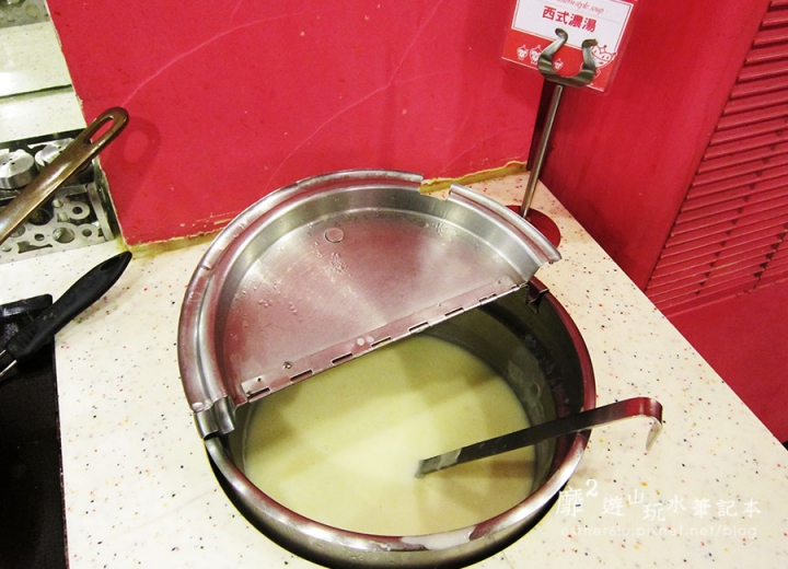 台北~草莓工房 下午茶蛋糕吃到飽(捷運忠孝復興站)