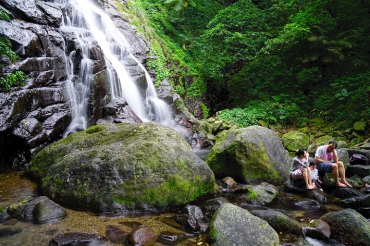 ▌新北石門‧旅遊景點 ▌台北近郊的熱門消暑勝地【青山瀑布】